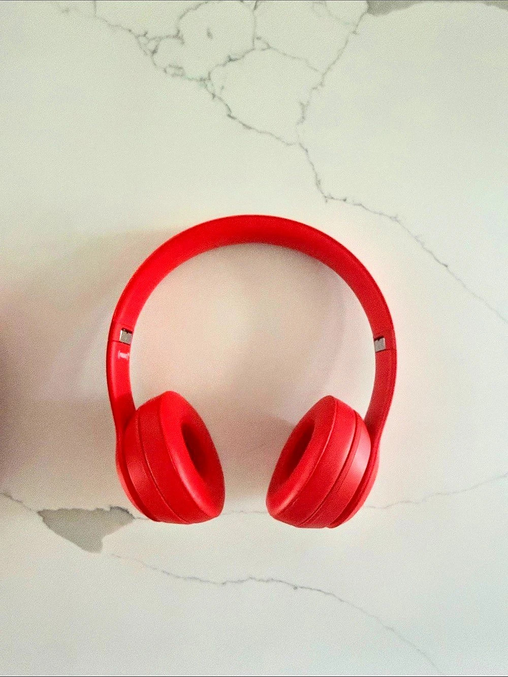 Beats Solo3 Wireless Headphones in Red Like New